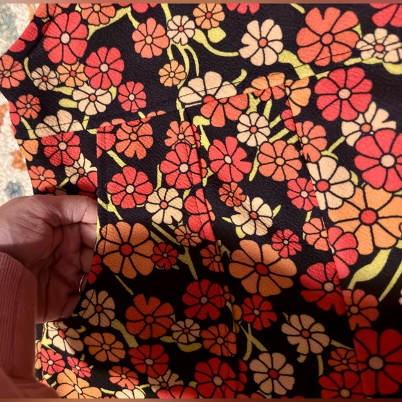 SHEIN small women’s shorts overalls 70s orange and black floral pattern EUC - Picture 4 of 8